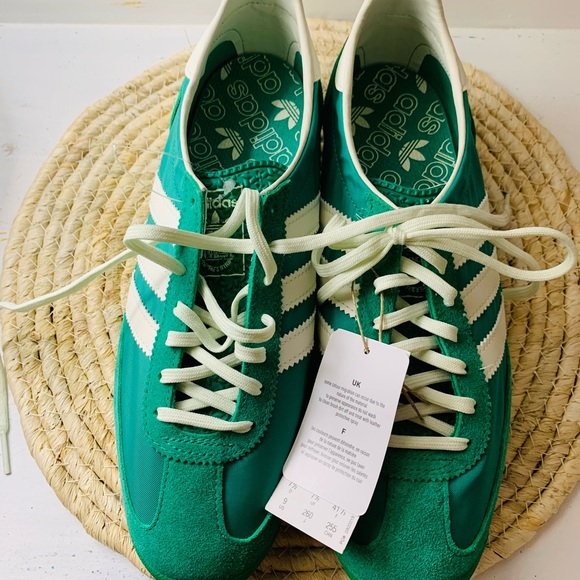 Adidas vintage style sneakers NWT - Picture 2 of 6